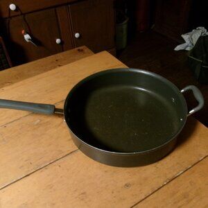 THE PAMPERED CHEF 12 IN 5 QT TITANIUM 2 HANDLE NON STICK FRY PAN GOOD SHAPE